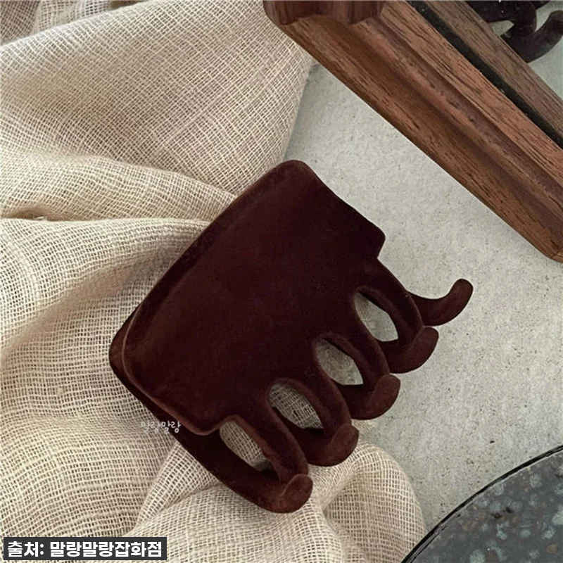 겨울 필수템 등극! 반머리집게핀 심플 관련 이미지 5
