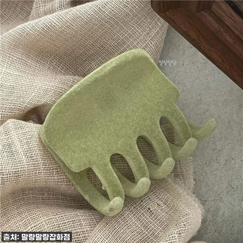 겨울 필수템 등극! 반머리집게핀 심플 관련 이미지 6