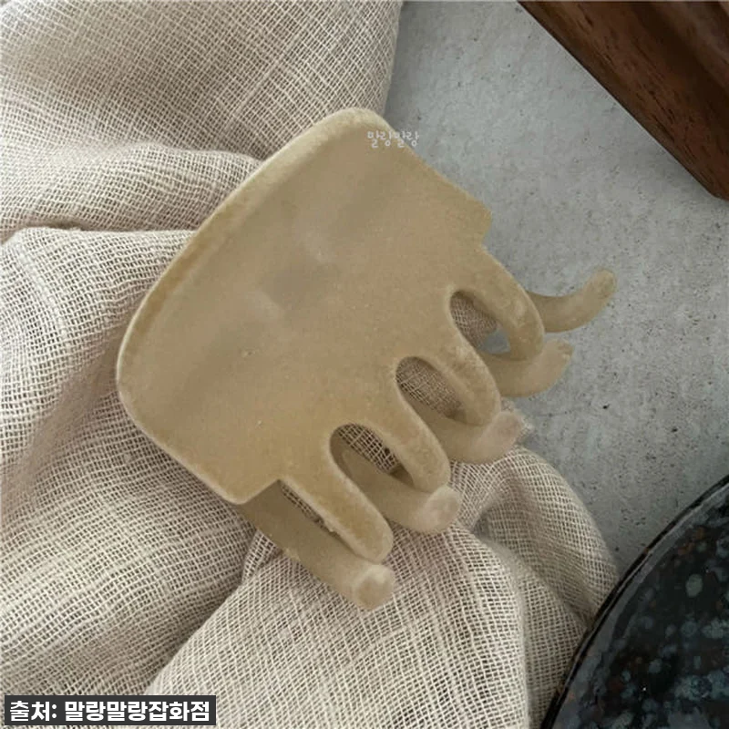 겨울 필수템 등극! 반머리집게핀 심플 관련 이미지 7