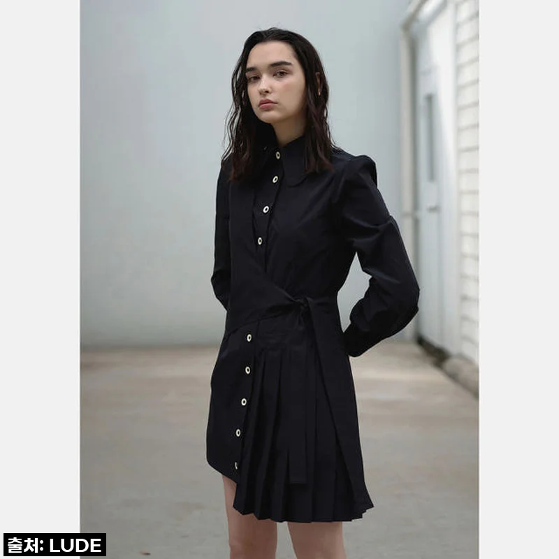 지금 아니면 후회할 걸? 플리츠 트렌치 미니 원피스, 봄 교복 등극! 👗✨
