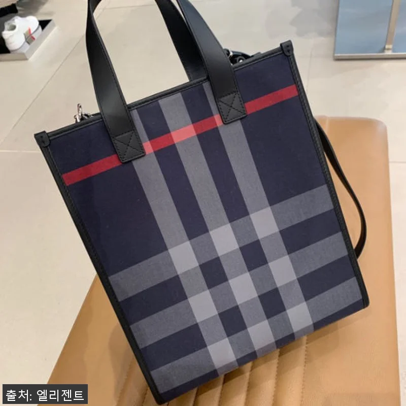 버버리 캔버스 체크 스몰 북 토트백 관련 이미지 7