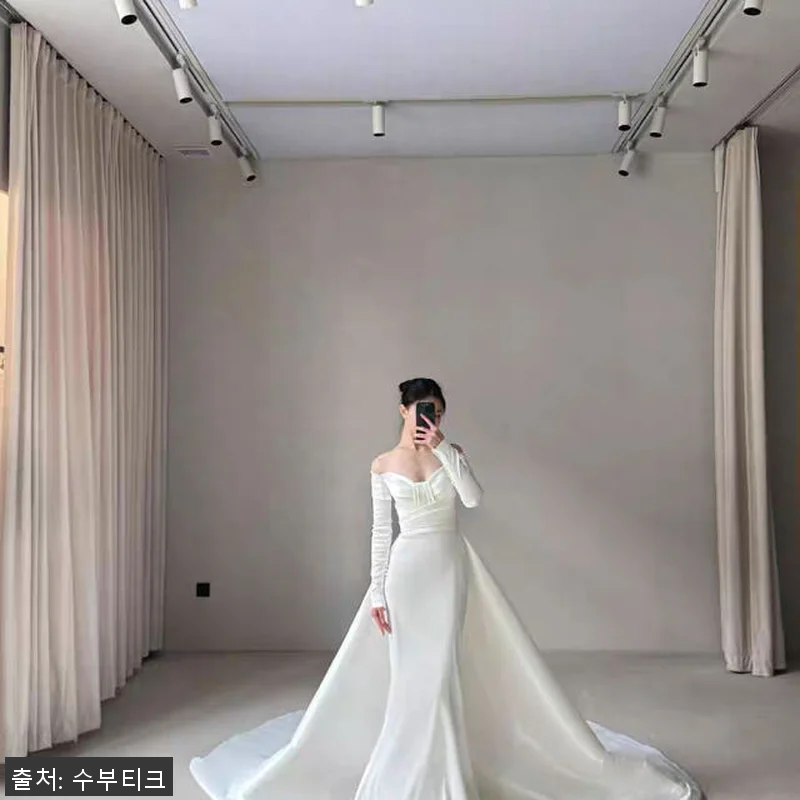 심플 새틴 웨딩드레스 오프숄더 긴팔 관련 이미지 3