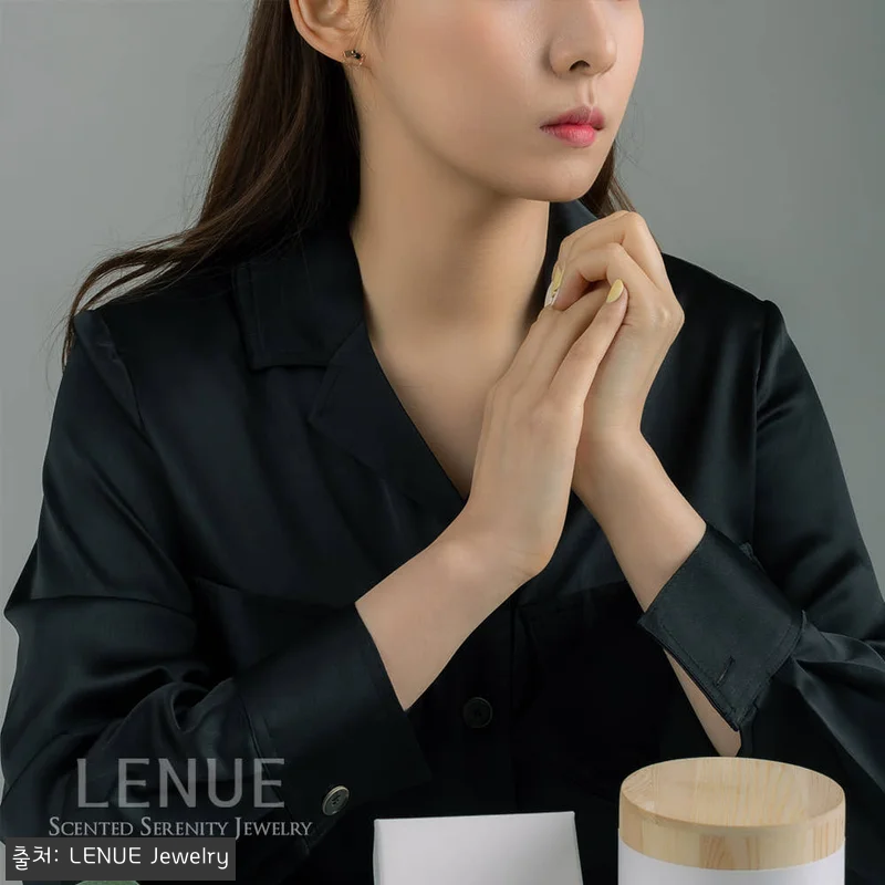 레뉴 블랙 스피넬 언발란스 귀걸이 1 관련 이미지 6