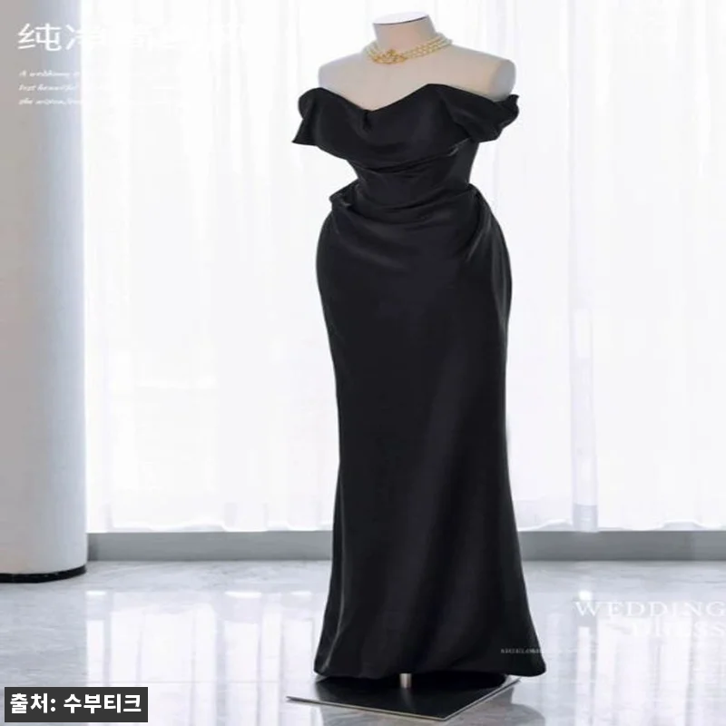 원숄더 튜브탑 새틴 드레스로 완성한 관련 이미지 2