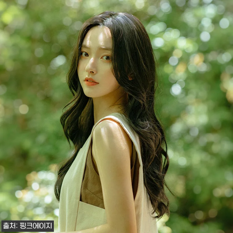 핑크에이지 수제통가발 레이어드 루즈C컬펌, 65cm 롱헤어 분위기 바꾸기 좋은 이슈템 12 핑크에이지 수제통가발 레이어드 루즈C 관련 이미지 2